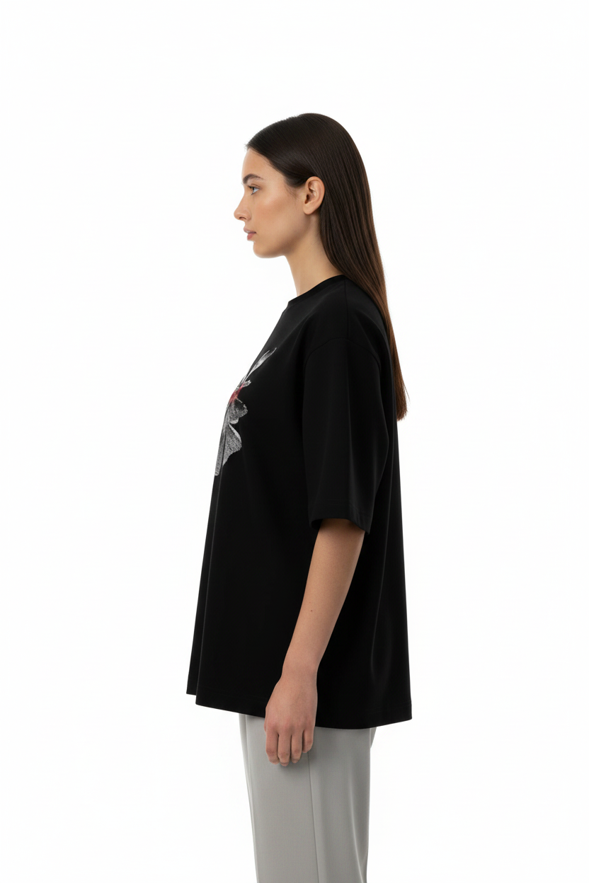 Dragonfly com colar preto, vista lateral