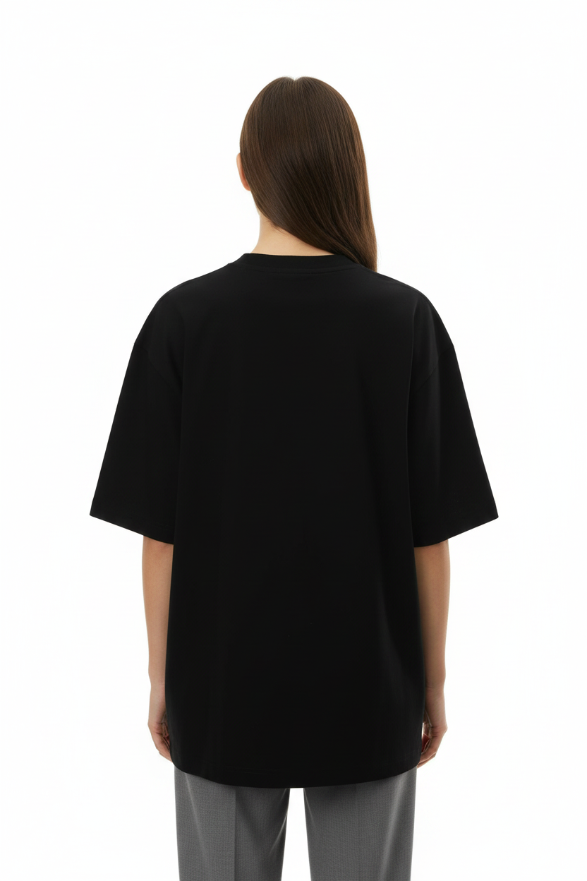 Dragonfly com colar preto, vista traseira